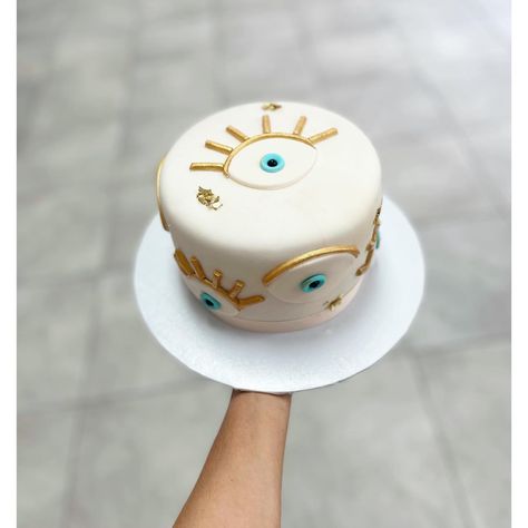 Evil Eye Cake Design, Evil Eye Cupcakes, Evil Eye Birthday Decoration, Evil Eye Cake Ideas, Greek Cake Design, Greek Birthday Cake, Evil Eye Birthday Party, Evil Eye Cake, Eye Cake