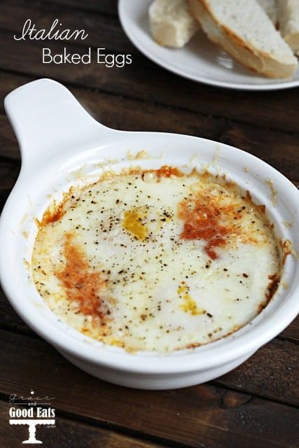 These Italian Baked Eggs are a delicious, savory dish that tastes like eating lasagna for breakfast (with less carbs and more protein.)  Perfect with crusty french bread dippers, but just as good with a fork! Italian Baked Eggs, Social Media Conference, French Eggs, Italian Eggs, Healthy Egg Breakfast, Italian Breakfast, Sugar Recipes, Healthy Eggs, Dipping Sauces