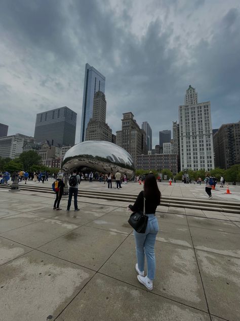 #chicago #chicagobean #photoinspo #aesthetic #streetstyle #streetwear #selfcare #minimaliststyle #fashion Chicago Bean, Chicago Aesthetic, Chicago Pictures, Tumblr Photography, Foto Pose, Street Outfit, Instagram Inspo, Chicago Illinois, Photo Inspo