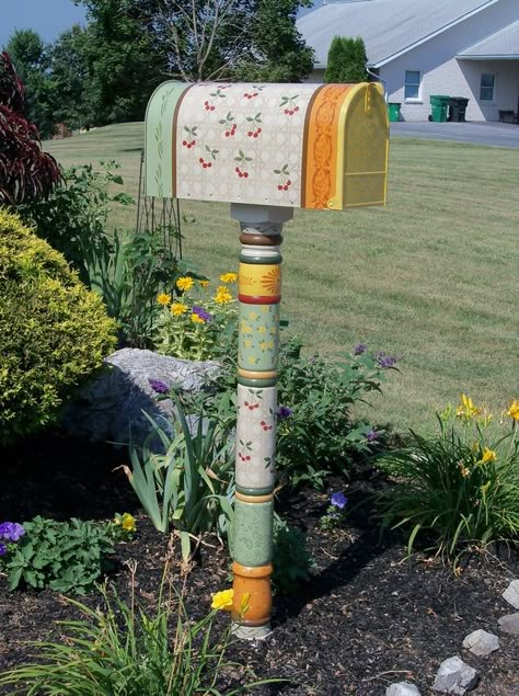 Fun, funky mailbox Copper Mailbox, Cool Mailboxes, Mailbox Garden, Mailbox Makeover, Mailbox Landscaping, Painted Mailboxes, Diy Mailbox, Unique Mailboxes, Custom Mailboxes