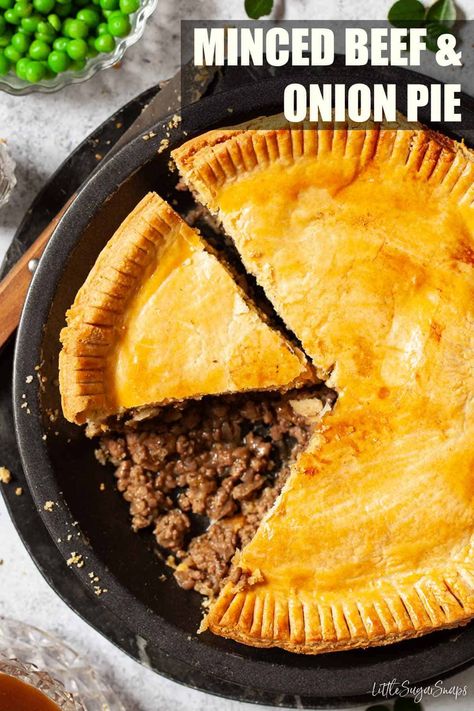 Minced Beef Pie, Creative Pie Crust, Hamburger Pie, Savoury Pie, Shortcrust Pastry Recipes, Savoury Mince, Mince Pie Recipe, Dinosaur Patterns, Shortbread Cookies Recipe