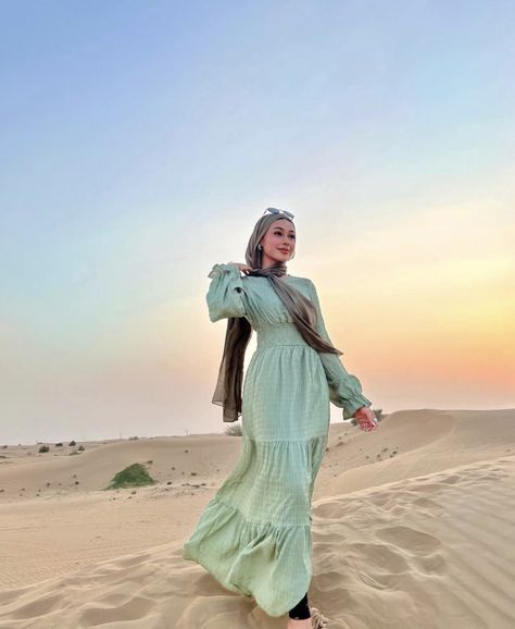 Hazera Outfits, Hijabi Summer Dresses, Summer Hijab Look, Summer Hijabi, Hijabi Dress Outfits, Modest Holiday Outfits, Beach Hijab Outfit Ideas, Hijabi Beach Outfit, Modest Vacation Outfits