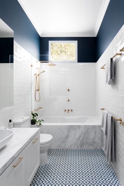 Best of the Week: 33 Beaut Bathroom Accents | Houzz AU Bilik Mandi Kecil, Washroom Ideas, Drømme Bad, Design Interior Baie, White Subway Tile Bathroom, Makeover Kamar Mandi, Marble Bathtub, Bilik Air, Subway Tiles Bathroom