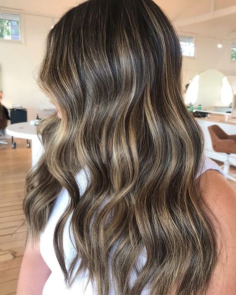 Bronze Hair Balayage, Soft Brown Hair Balayage, Shadow Root Highlights, Sun Kissed Highlights, Balayage Hair Caramel, Highlights Curly Hair, Beige Hair, Hair Color Options, Brown Hair Inspo