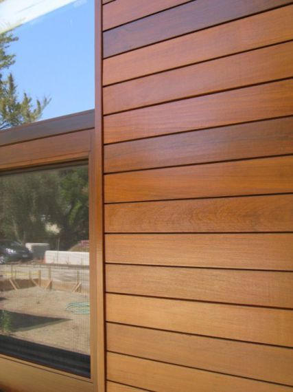 modern-vinyl-siding-  looks like real wood Ipe Siding, House Siding Options, Rain Screen, Exterior Siding Colors, Exterior House Siding, Wood Siding Exterior, Siding Options, Vinyl House, Compound Wall