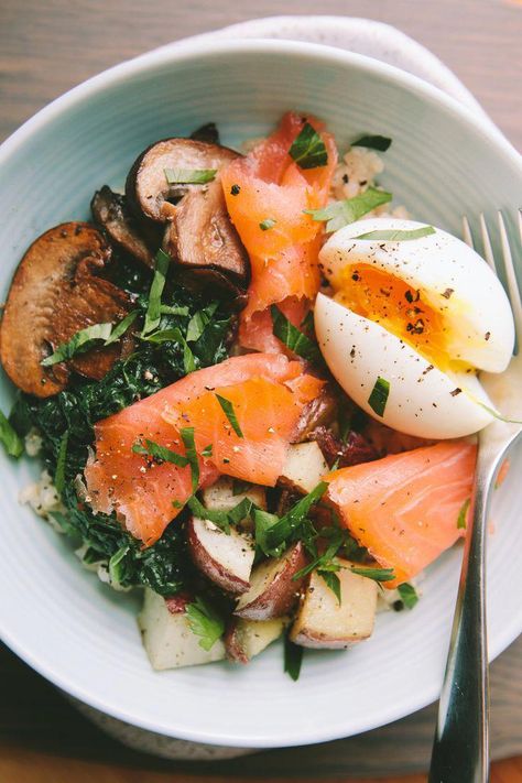 Smoked Salmon Breakfast, Salmon Breakfast, Smoked Salmon Recipes, Breakfast Bowl, Think Food, Idee Pasto Sano, A Thought, Breakfast Bowls, Smoked Salmon