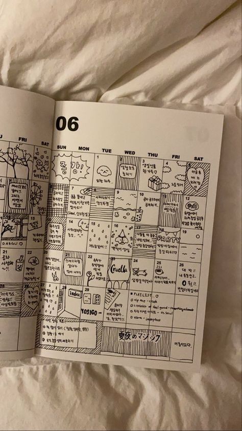 Calender Journals, Japanese Journal Aesthetic, Journaling Aesthetic Writing, Journaling Drawings, Bullet Journal Paper, Bulletin Journal Ideas, Bullet Journal Aesthetic, Art Journal Therapy, Bullet Journal Design Ideas