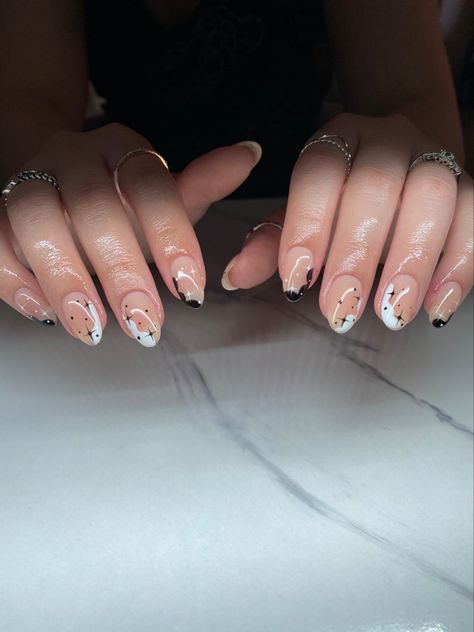 Black Swirly Nails, Gelx Apres Nails Short, Apres Gel X Nails Short, Swirly French Tip Nails, Black And White Nails, Short Gel Nails, White French Tip, Lines On Nails, Soft Nails