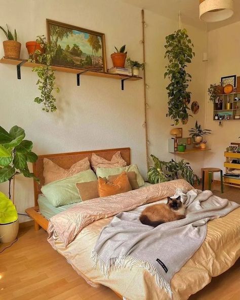 Bohemian Bedroom Decor, Room With Plants, Decoration Inspiration, Bedroom Boho, Room Inspiration Bedroom, Bedroom Styles, Boho Bedroom, Minimalist Bedroom, Cozy Bedroom