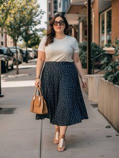 Casual Modest Outfits Plus Size, Chic Casual Outfits Plus Size, Plus Outfit Ideas Summer, Plus Size Outfit Styling, Plus Size Fall Skirts, Hourglass Plus Size Outfits Style, Plus Size Outfits With Mary Janes, A Line Skirt Outfits Plus Size, Plus Size Rome Outfits