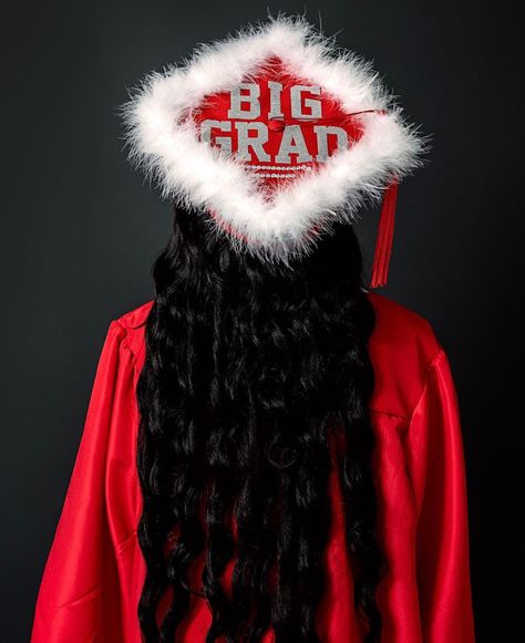 Big Grad Graduation Cap, Graduation Cap Designs Baddie, Graduation Red Cap Designs, Red Cap Decoration, Fur Graduation Cap, Red Senior Crown Ideas, Red Graduation Cap Ideas, Red Grad Cap Ideas, Custom Caps Graduation