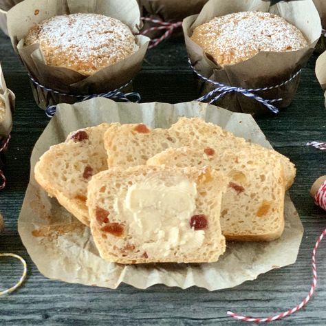 Gluten Free Panettone, Sweet Yeast Bread, Mini Panettone, Panettone Recipe, Yeast Bread Recipes, Baked Rolls, Candied Fruit, Yeast Bread, Muffin Tins