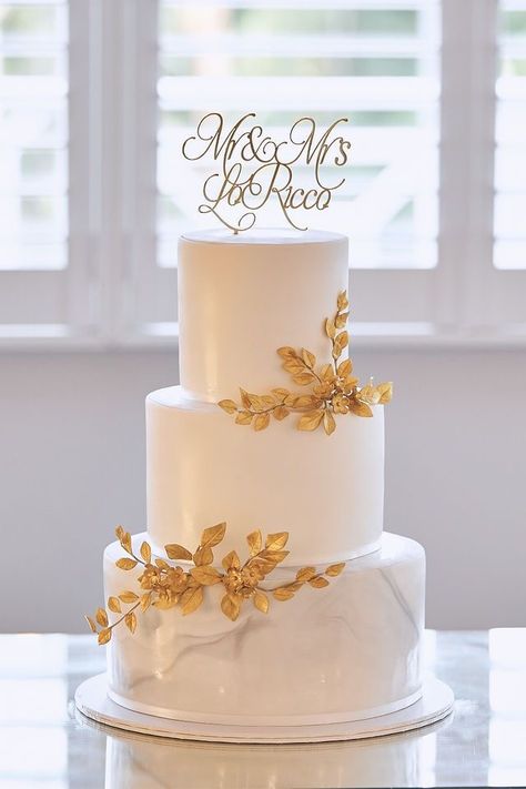 Wedding Cake Ideas Elegant Gold, 2 Tier Wedding Cakes Simple Elegant Gold, Champagne Gold Wedding Cake, Wedding Cakes White And Gold, White And Gold Cake Wedding, Wedding Cake 3 Tier Elegant, Wedding Cake Designs Elegant Gold, Gold Wedding Cake Designs, White And Gold Wedding Cakes