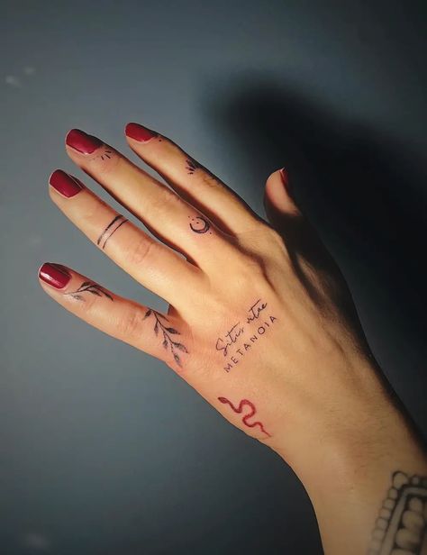 Finger Finesse: 30 Catchy Finger Tattoo Ideas for Women! - WomenSew Finger Tattoo Ideas For Women, Pinky Tattoo, Wrist Hand Tattoo, Minimalist Symbols, Girl Finger Tattoos, Finger Tattoo Ideas, Meaningful Tattoo Ideas, Name Tattoos On Wrist, Tiny Wrist Tattoos