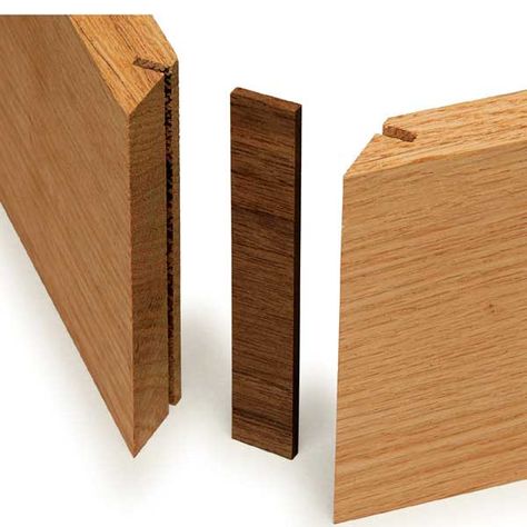 7/16, OSB miter joints | Reinforcing with biscuits. This is similar to (a) except that it ... Wood Turning Lathe, Wood Crafting Tools, Woodworking Box, Woodworking Joinery, Wood Joints, Woodworking Joints, Learn Woodworking, Diy Holz, Wood Turning Projects