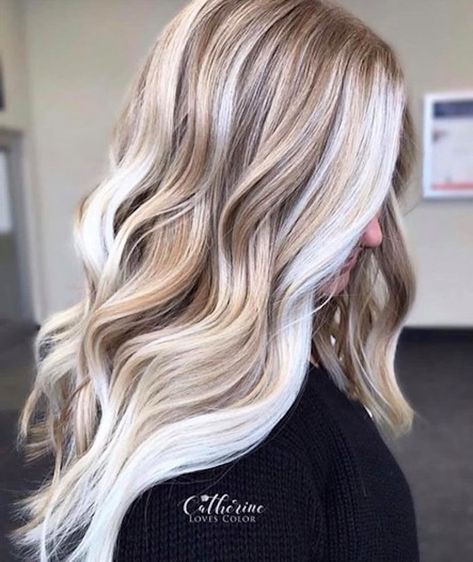 Blond Highlights With Lowlights, Icy Blonde Hair Color, Bright Blonde Hair, Icy Blonde Hair, Icy Blonde, Awesome Hair, Blonde Hair Inspiration, Blonde Hair Looks, Inspo Pics