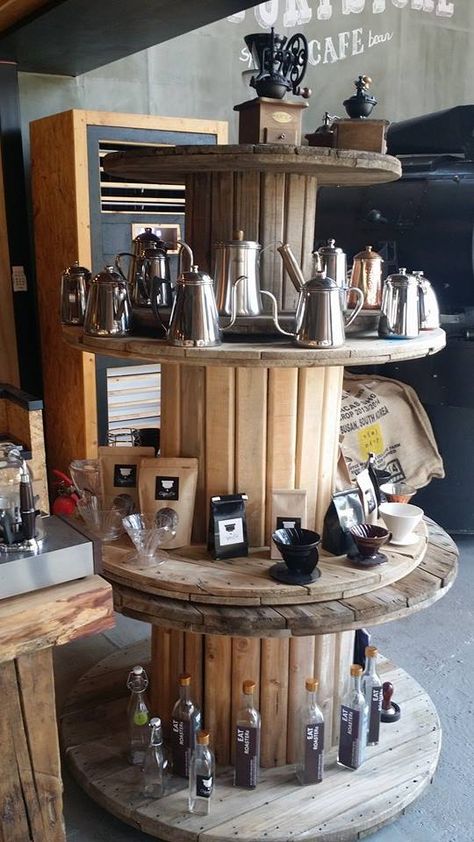 Diy Bakery Display, Display Lights, Bbq Shop, Cafe Display, Wood Cafe, Order Coffee, Cafe Counter, Trendy Lighting, Bakery Display