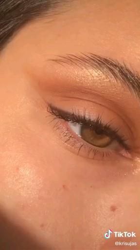 Natural Brown Eyeliner Tutorial, Eyeshadow Easy Looks, Eyeshadow Looks Simple Natural, Simple Eyeliner With Eyeshadow, Easy And Simple Eye Makeup, Very Simple Eyeshadow, Natural Makeup Brown Eyeliner, Easy Brown Makeup Looks, Brown Easy Eyeshadow