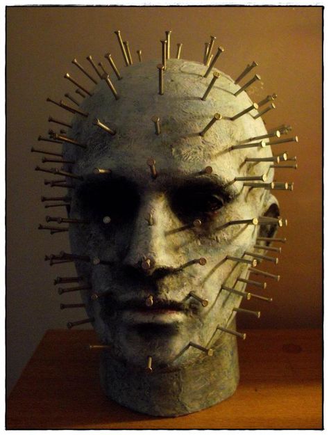 pinhead ~ Strašidelný Halloween, Hell Raiser, Decoration Hall, Dulceros Halloween, Styrofoam Head, Scary Halloween Decorations, Halloween Party Supplies, Halloween Yard, Halloween Displays