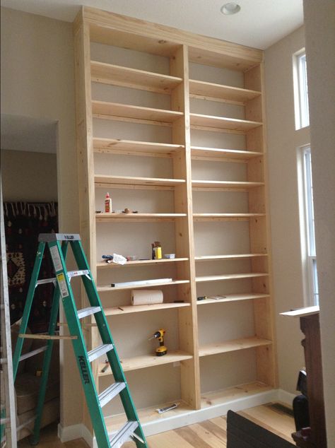 Home Library Diy, Diy Built In Shelves, Bookshelf Plans, Bookcase Diy, Library Bookshelves, Corner Bookshelves, Library Shelves, Library Wall, Home Library Design