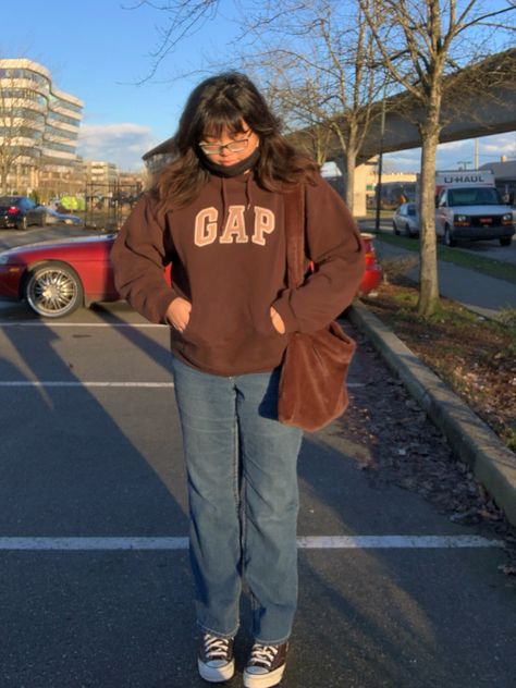 Brown gap hoodie brown fluffy bag brown converse aesthetic golden hour parking lot Brown Gap Hoodie Outfit, Brown Converse Aesthetic, Brown Crewneck Outfit, Brown Sweatshirt Outfit, Gap Hoodie Outfit, Brown Gap Hoodie, Brown Hoodie Outfit, Gap Hoodies, Aesthetic Golden Hour