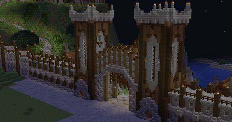 Kingdom Walls Minecraft, Minecraft Kingdom Wall Designs, Minecraft Castle Walls Towers, Medival Gate Minecraft, Walls In Minecraft, Minecraft Building Ideas Fantasy Castle, Minecraft Inside Castle Ideas, Minecraft Medieval Castle Walls, Minecraft Walls Ideas Medieval