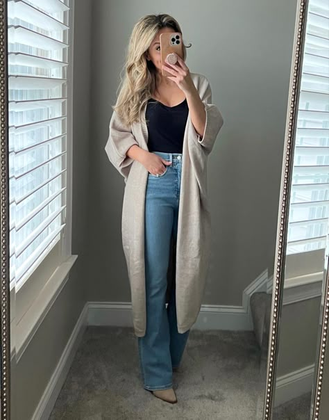 Long Tan Cardigan Outfit Work, Baby Shower Outfit For Guest Fall Jeans, Cream Coatigan Outfit, Long Beige Cardigan Outfit Winter, Casual Work Outfits Dress, Jeans And Long Cardigan Outfit, Laughlin Outfits, Legging And Cardigan Outfit, Blazer Cardigan Outfit