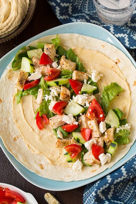 Chicken Hummus Wrap, Humus Recept, Giant Taco, Interesting Meals, Chicken Hummus, Chicken Cucumber, Healthy Desayunos, Pasti Fit, Greek Grilled Chicken