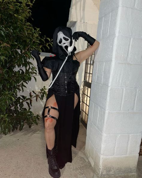 Female Ghostface Costume, Ghost Face Costume Women, Scream Halloween Costume, Ghostface Costume, Scream Costume, Dark Costumes, Horror Halloween Costumes, Vampire Bride, Classy Halloween Costumes