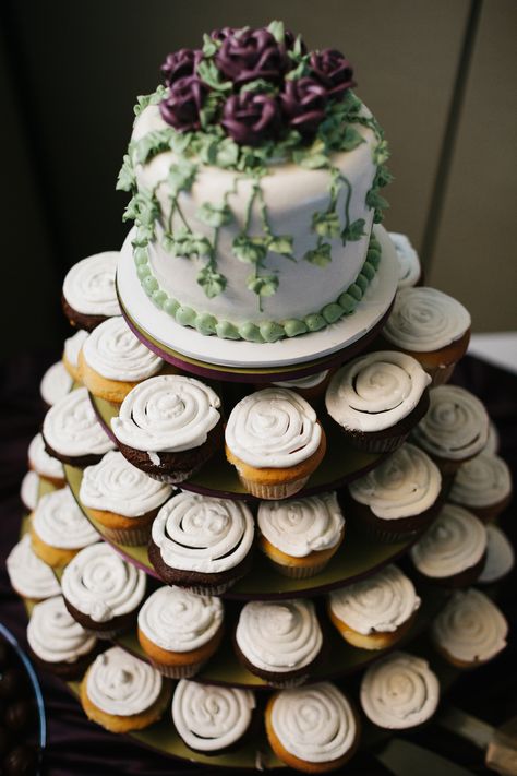 Purple And Green Wedding Cupcakes, Black Calla Lily, Cupcake Tree, Dyi Wedding, Purple Wedding Cake, Purple And Green Wedding, Black Bouquet, Purple Trim, White Wedding Theme