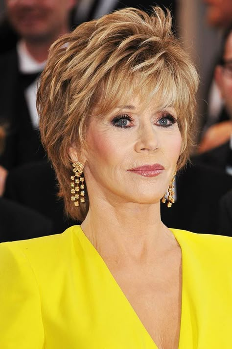 Feathered Pixie #pixie ❤️ Jane Fonda hair looks are nothing but a guide to reaching style perfection. How about styles and cuts that take years off? Dive in! Youthful short haircuts for older women, chic long hairstyles for ladies over 50, awesome fresh takes at Jane Fonda’s 1960s and 70s looks, and lots of cool ideas to try in 2019 are here! ❤️ #lovehairstyles #hair #hairstyles #haircuts Jane Fonda Hairstyles, Short Hairstyles Over 50, Haircut For Older Women, Hairstyle Gallery, Penteado Cabelo Curto, Jane Fonda, Hairstyles Over 50, Short Hairstyle, Modern Hairstyles