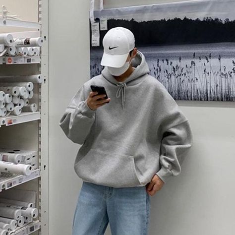 Men’s Hoodie Style, Grey Hoodie Streetwear, Grey Hoodie Men Outfit, Over Size Hoodie Outfit, Men’s Hoodie Outfit, Gray Hoodie Outfit Men, Hoodie Fits Men, Grey Outfits Men, Grey Hoodie Outfit Aesthetic