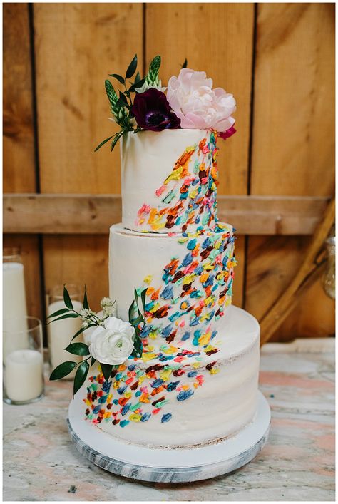 Rainbow Wedding Cake, Pastel Wedding Decorations, Gay Wedding Cakes, Gay Wedding Photos, Colorful Wedding Cakes, Multicolor Wedding, Country Wedding Cakes, Wedding Cake Roses, Weekend Wedding