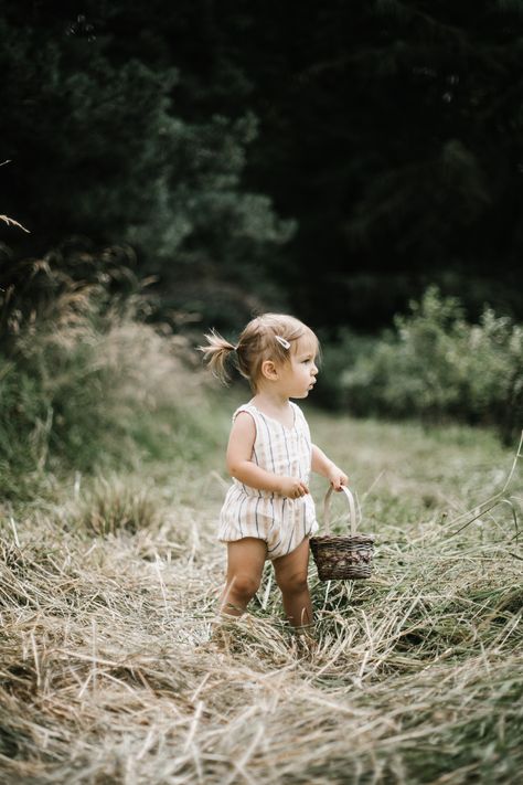 Toddler Portraits, Toddler Poses, Toddler Pictures, Daughter Photography, Lake Photoshoot, Toddler Photoshoot, Toddler Outdoor, Photography Mini Sessions, Children Photography Poses