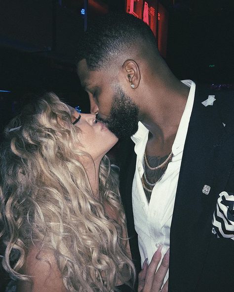 Khloé Kardashian has got a new 'do! Photos Couple Mignon, Khloe And Tristan, Khloe Kardashian Tristan Thompson, Glam Barbie, Prinz George, Khloe Kardashian And Tristan, Gugu Mbatha Raw, Cute Couples Texts, Khloé Kardashian