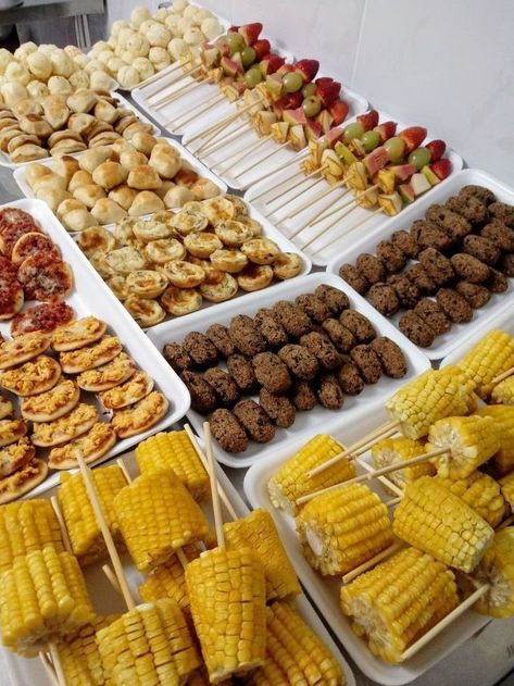 Catering Buffet, Party Food Buffet, Food Buffet, Wedding Reception Food, Reception Food, Party Food Platters, Food Displays, Catering Food, Birthday Party Food