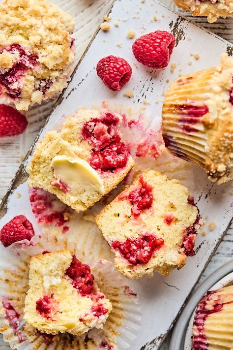 Raspberry Muffins Raspberry Ricotta Muffins, Raspberry Almond Muffins, Raspberry Corn Muffins, Healthy Raspberry Muffins, Raspberry Muffin Recipes, Delicious Muffins, Morning Magic, Healthy Banana Muffins, Cookie Cookbook