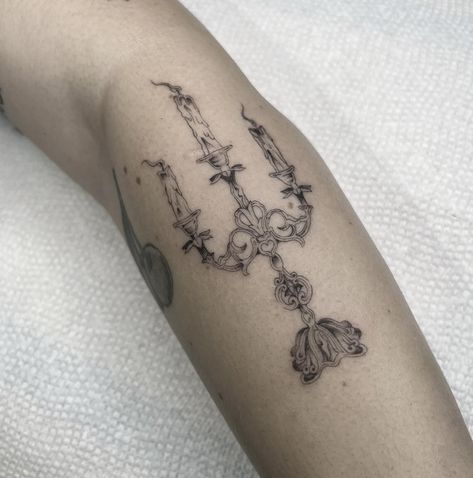 Want to feel like a victorian lady running through a dark hallway? Get a Candelabra tattoo🕯️👻!! This was custom made for my beautiful client Sarah🖤 I love doing funky and cute custom designs. If you would like to book a tattoo appointment please email me with that button above or fill out the book an appointment form on my website! I look forward to working with you ✨. #tattoo #finelinetattoo #singleneedletattoo #blackandgraytattoo #blackandgreytattoo #sandiegotattooartist #sandiegotattoosh...