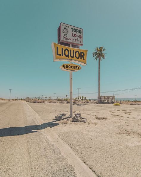 Desert Aesthetic, Salton Sea, California Vibe, In The Middle Of Nowhere, Desert Vibes, Plakat Design, Middle Of Nowhere, Vintage California, Salou