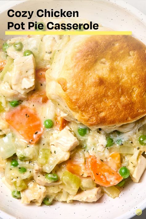 Feed a crowd with classic chicken pot pie casserole topped with buttery biscuits. Keto Chicken Pot Pie, Easy Chicken Pot Pie Recipe, Pot Pie Casserole, Chicken Pot Pie Casserole, Homemade Chicken Pot Pie, Pot Pie Filling, Chicken Casserole Easy, Easy Chicken Pot Pie, Supper Ideas