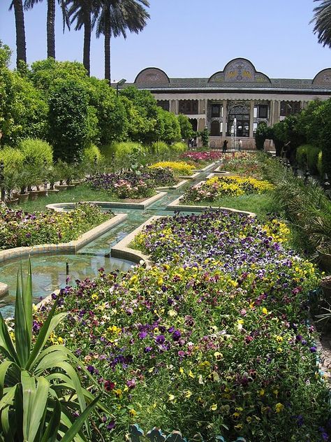 Eram Garden, Shiraz, Iran. Eram is the Persianized version of the Arabic word "Iram" meaning heaven in the Qur'an. Eram Garden therefore is so called for its aesthetic attractions resembling "heaven." Eram Garden, Arabic Garden, Shiraz Iran, Iranian Architecture, Persian Garden, Persian Architecture, Iran Travel, Paradise Garden, Palace Garden