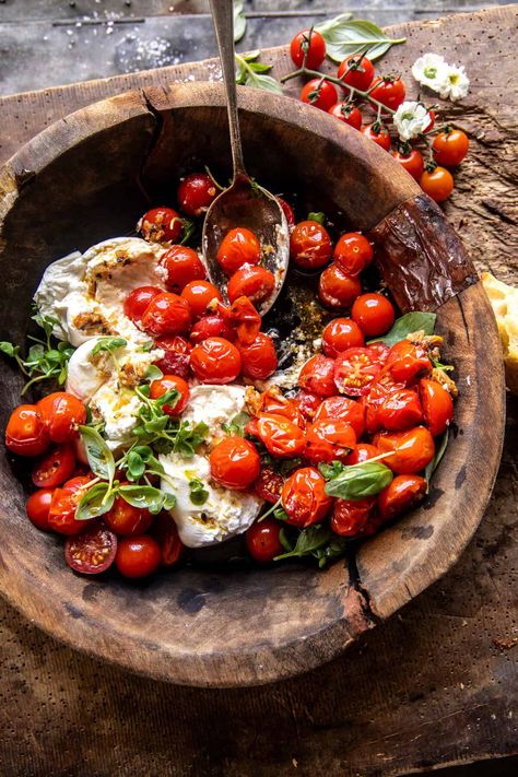 Roasted Garlic Tomato Burrata Caprese, Roasted Feta Caprese Skillet, Roasted Tomatoes And Peppers, Tomato And Burrata Salad, Tomato Burrata Appetizer, Tomato Dinner Party, Caprese Dinner, Roasted Tomato Caprese Salad, Caprese Tomatoes