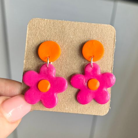 70s daisy dangle earrings, aesthetic retro flower studs, pink and orange handmade polymer clay earrings, groovy jewellery gift, 90s earrings Dangle Earrings Aesthetic, Pink Orange Aesthetic, 70s Daisy, 90s Earrings, Pink Statement Earrings, Earrings Aesthetic, Aesthetic Retro, Funky Earrings, Pink Jewelry