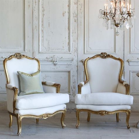 French Style Sofa, French Country Furniture, French Living, French Country Decor, Provence Style, French Cottage, Country Furniture, Armchair Vintage, French Country House