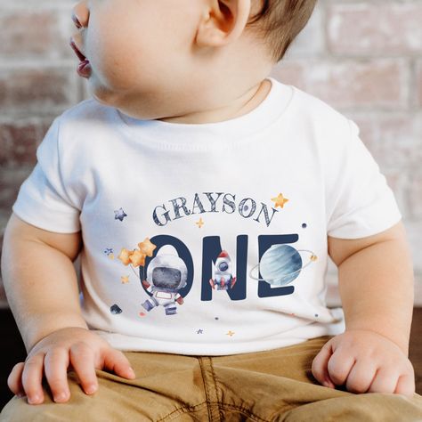 This cute astronaut galaxy outer space themed baby first birthday party tshirt features a planet cartoon with stars  and can be personalized with your boy's name. Perfect for space loving children. Great first birthday party decor for your little one! Baby Ootd, Top Baby Products, Family Birthdays, Stylish Baby, Baby First Birthday, 1st Boy Birthday, Baby T Shirt, Boy Party, Baby Shirts