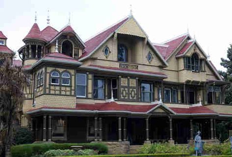 Most Haunted Places in California to Visit This Halloween - Thrillist Haunted Places In California, Winchester House, Winchester Mystery House, Mystery House, Real Haunted Houses, Famous Houses, Places In America, Most Haunted Places, Victorian Mansions