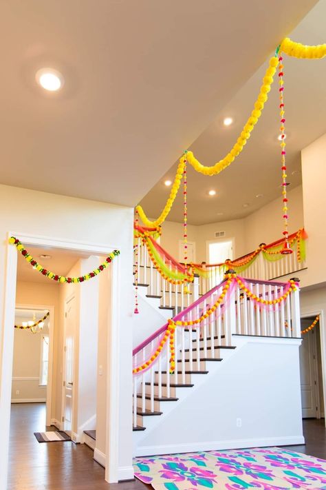 Housewarming Stairs Decorations, House Decoration For Onam, Mhendi Home Decoration Simple, Grihpravesh Decoration, House Warming Ideas Indian, Home Inogration Decorations Indian, Home Decor For House Warming Indian, Diwali Decorated House, Staircase Flower Decoration Indian