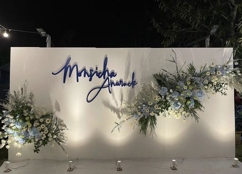 Wedding Backdrop Design Simple, Backdrop Lamaran, Soft Blue Wedding, Dekorasi Wedding, Outdoor Wedding Backdrops, Simple Stage Decorations, Wedding Stage Backdrop, Wedding Photo Studio, Wedding Background Decoration