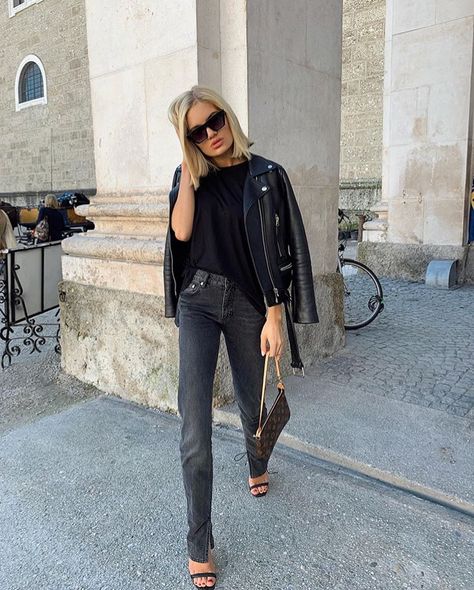 Minimal Streetstyle on Instagram: “By @viktoriahutter” Faded Black Jeans Outfit, Zara Street Style, Zara Europe, Zara Denim Jeans, Animal Print Jeans, Faded Black Jeans, Metallic Jeans, Black Jeans Outfit, Zara Fashion