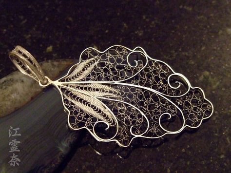 jewelry with filigree | Silver filigree pendant by Erena71 Filigrana Jewelry, Diy Pearl Necklace, Arte Quilling, Wire Jewelry Patterns, Quilled Jewellery, Rings Style, Cleaning Silver Jewelry, Filigree Jewelry, Silver Jewelry Design